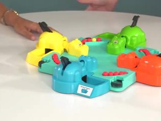 トップレス 女の子 遊ぶ: 飢えた 飢えた hippos!