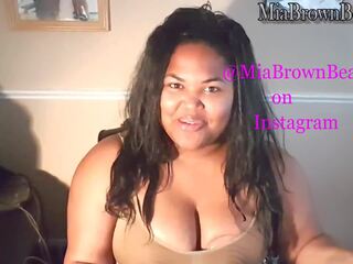 Mia pumps and kisses milk out of her big brown tits