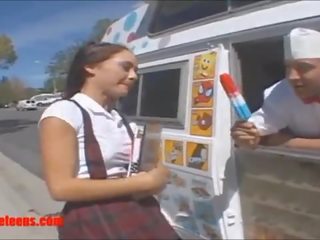 Icecream truck ভদ্রমহিলা পায় অধিক চেয়ে icecream মধ্যে কল্পনা