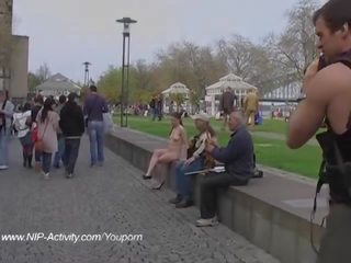Tanja - desnudo chica tiene diversión en público calles