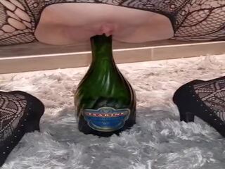 Butelis apie šampanas įėjimas, nemokamai nemokamai xnnxx hd suaugusieji klipas 61 | xhamster