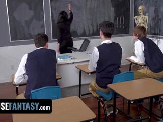 Thick and bewitching italiýaly mugallym valentina nappi gets mugt use dört adam in class - freeuse fantasy