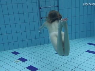 Piccolo tette piccola giovanissima clara sott’acqua, porno 0c | youporn