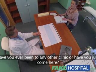 Fakehospital חֶמדָנִי saleswoman שביתות א עסקה עם ה מלוכלך רפואי אדם מבוגר סרט וידאו