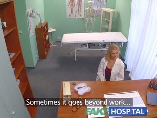 Fakehospital חדש אחות לוקח לְהַכפִּיל קטעי גמירות מן קשה למעלה intern