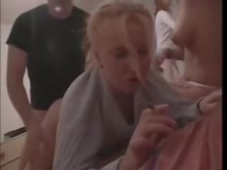Brytyjskie amatorskie brudne klips pijane dziewczyny w impreza
