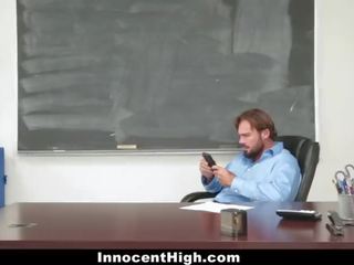 Innocenthigh - očarujúce násťročné študent fucked podľa učiteľka