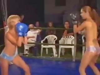 Reale a seno nudo boxe (2)